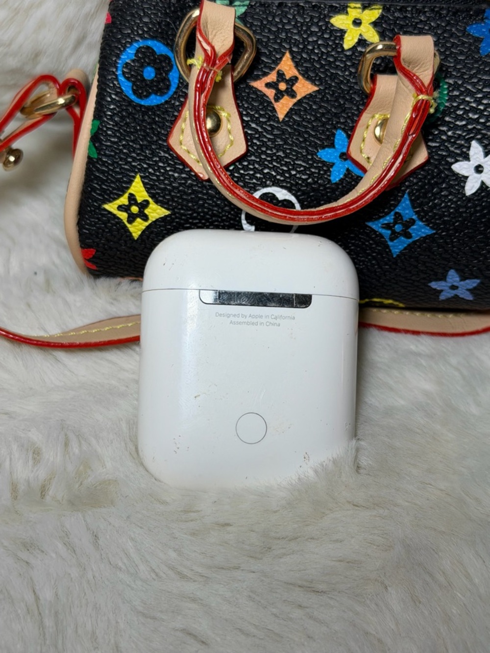 Apple White Wireless Earbuds Charging Case
